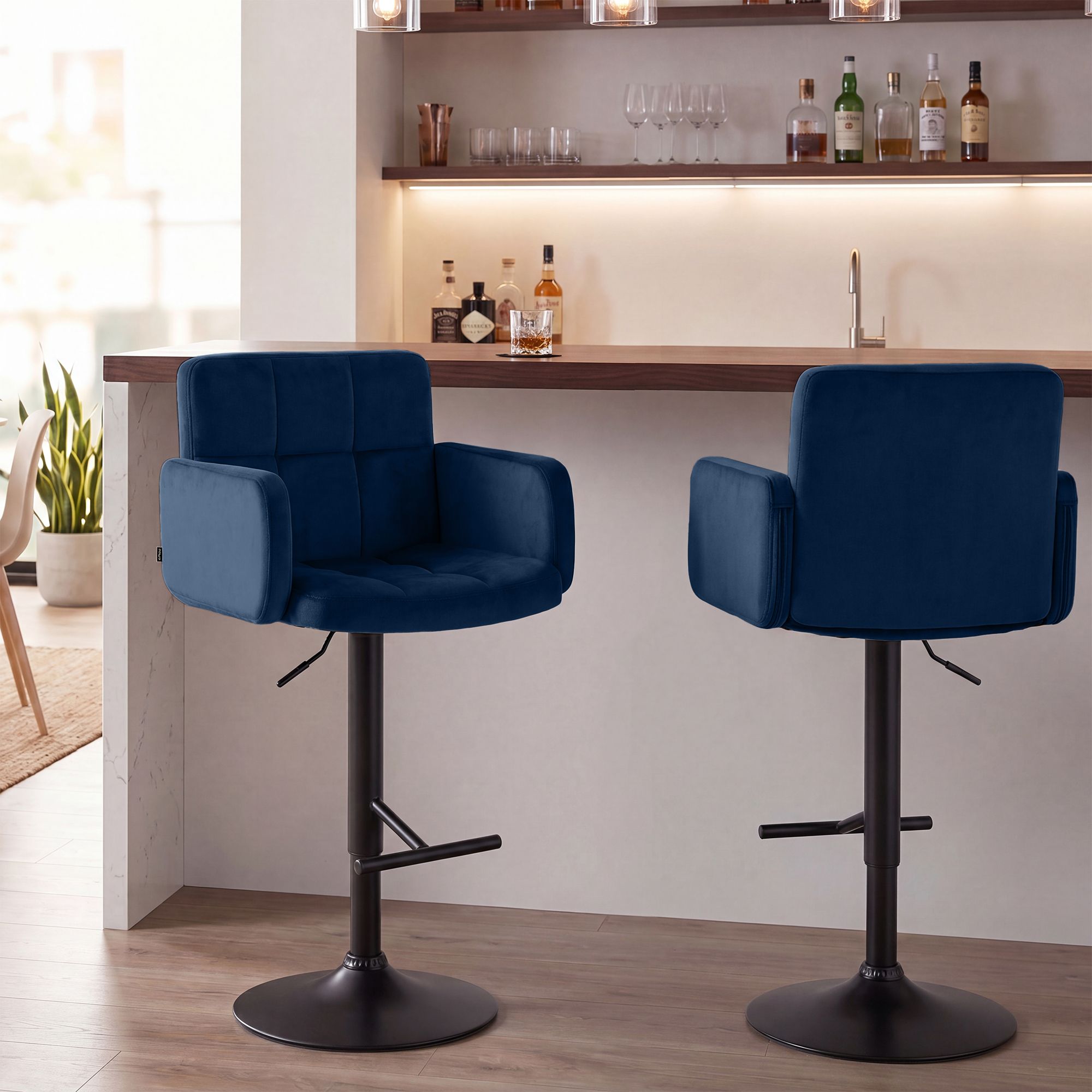 2-pack barstolar Los Angeles i sammet &ndash; snygg design och bekväm sitthöjd för kök och bar
