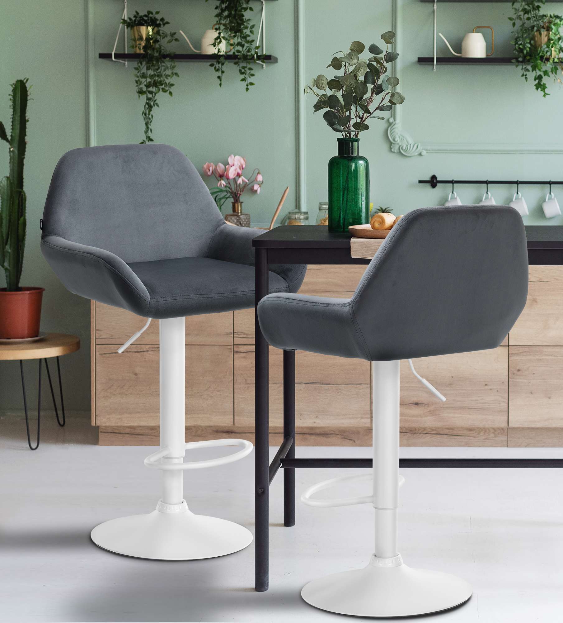 Set med 2 stycken Braga Sammet Barstolar