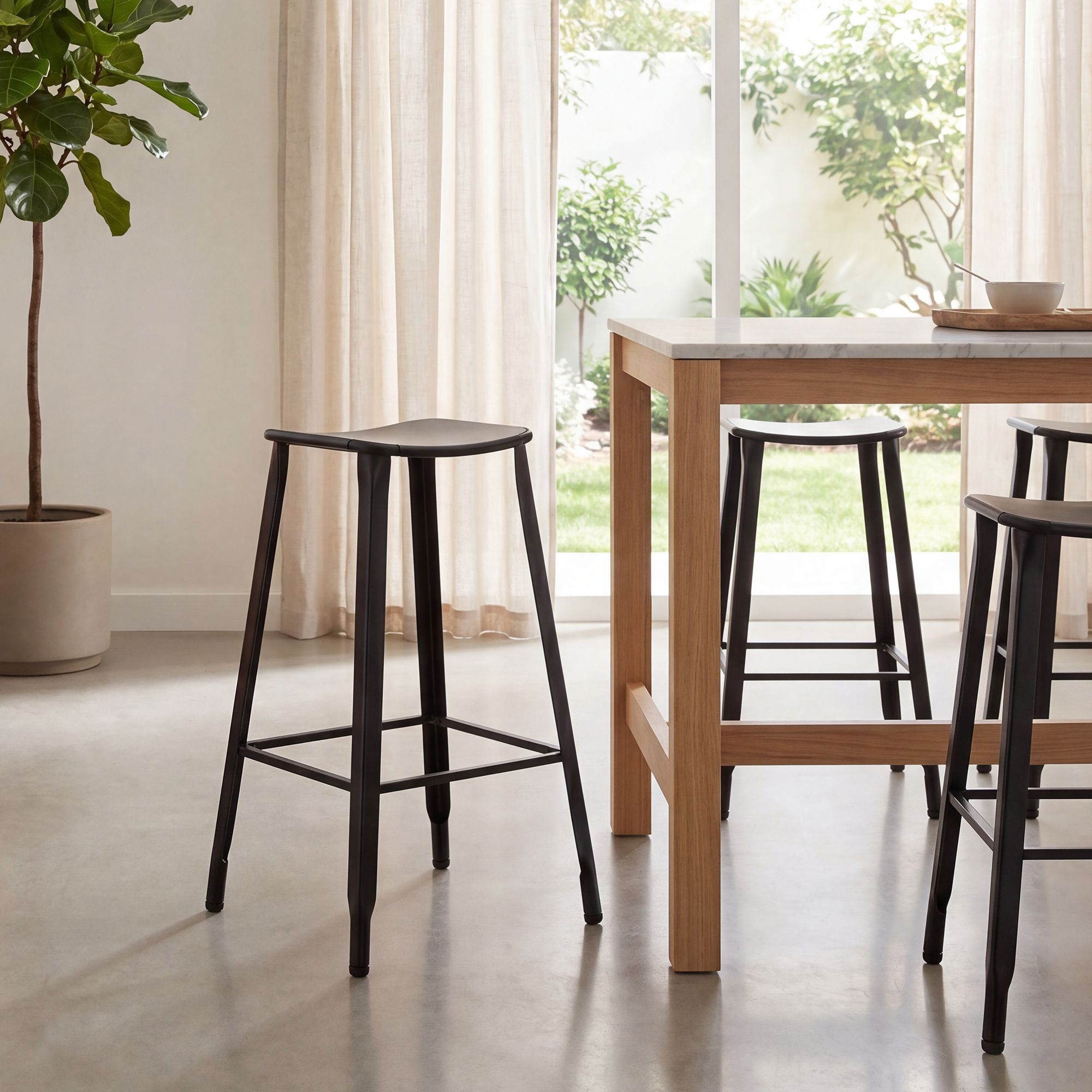 Set med 2 barstolar Peony