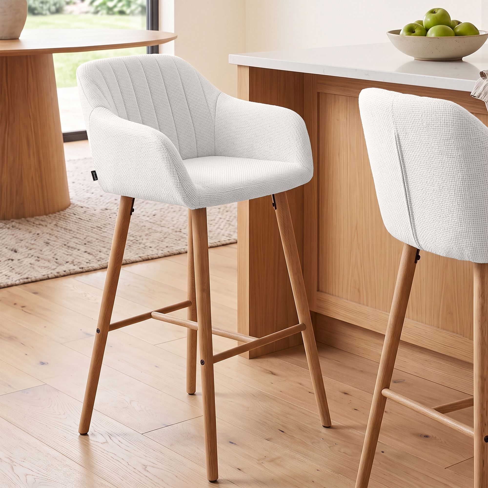 Barstol Ando i tyg &ndash; modern design, bekväm sits och stabil ram för stilfulla hem och barer