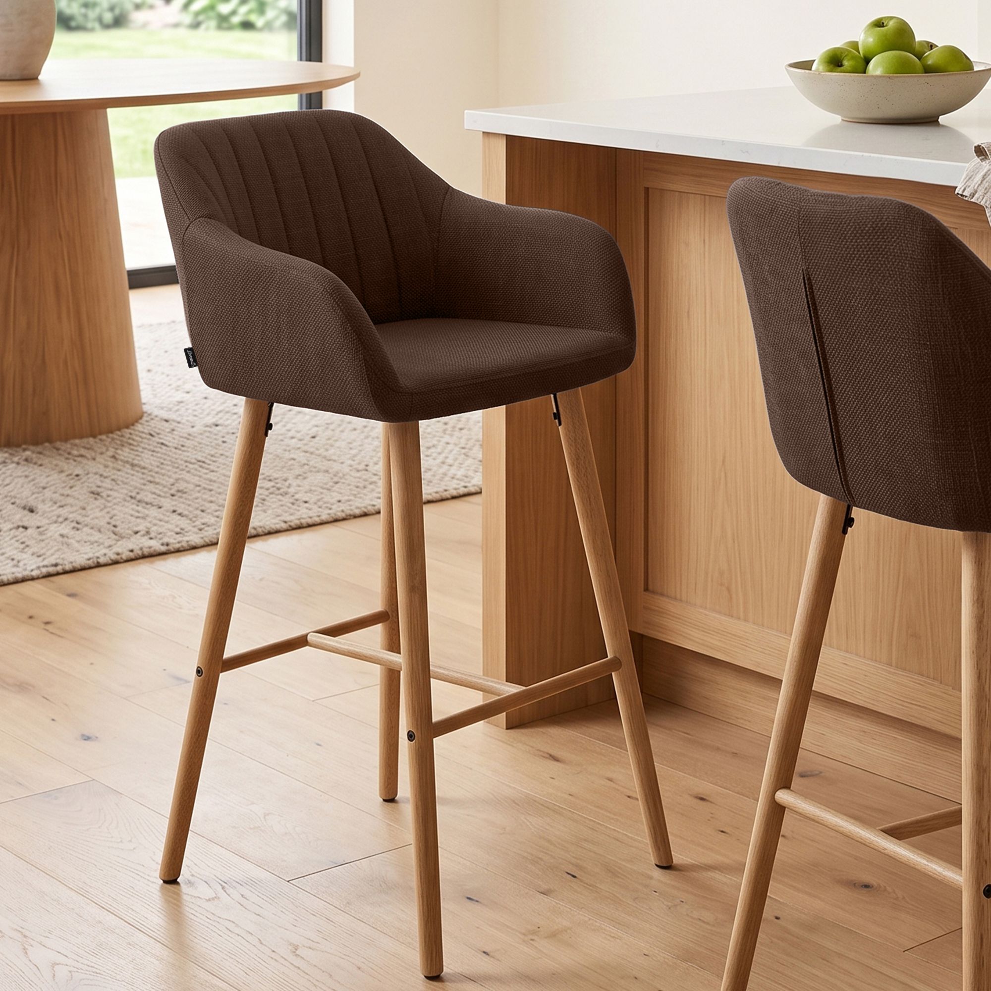 Barstol Ando i tyg &ndash; modern design, bekväm sits och stabil ram för stilfulla hem och barer