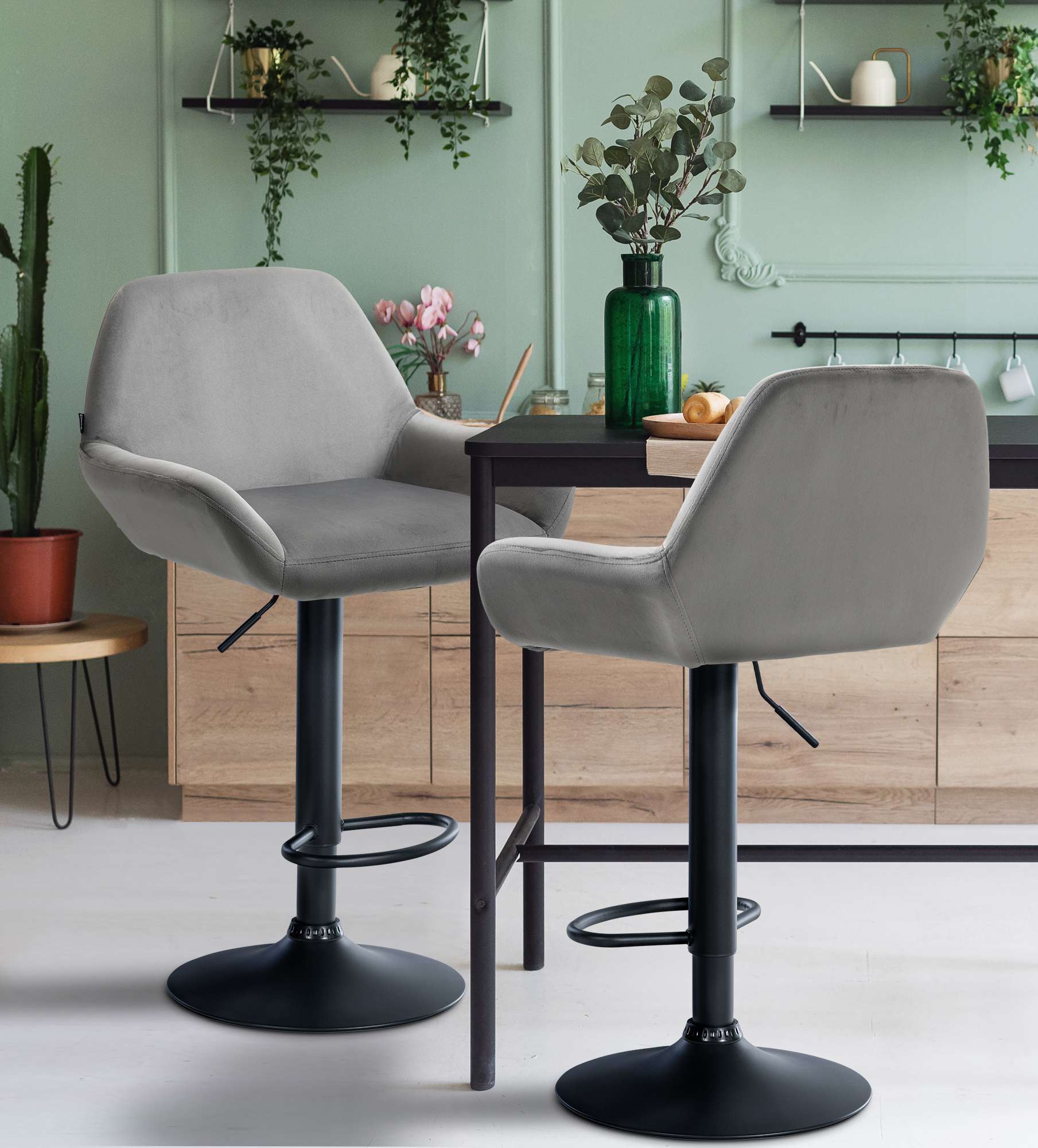 Set med 2 stycken Braga Sammet Barstolar