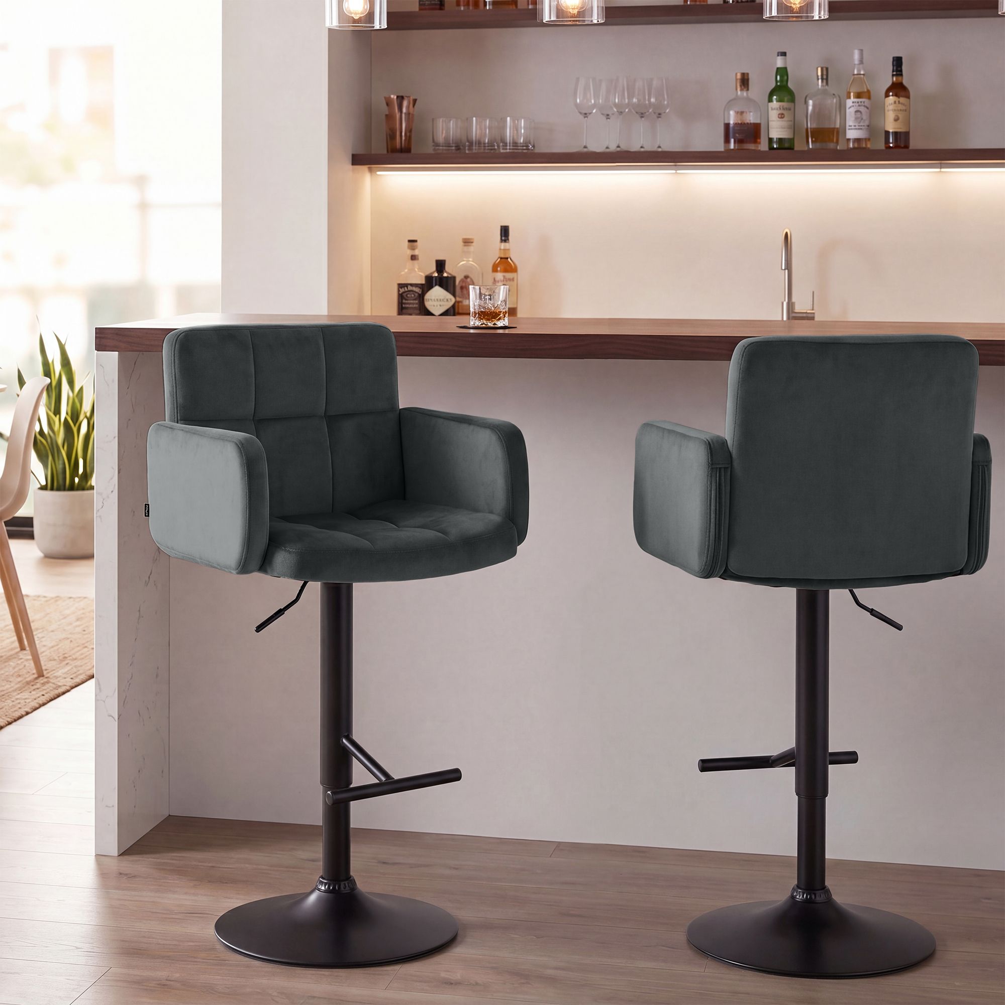 2-pack barstolar Los Angeles i sammet &ndash; snygg design och bekväm sitthöjd för kök och bar